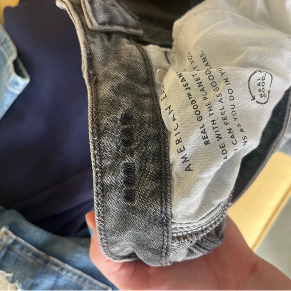 American Eagle Outfitters Gray Ripped Mom Jeans - Picture 5 of 5